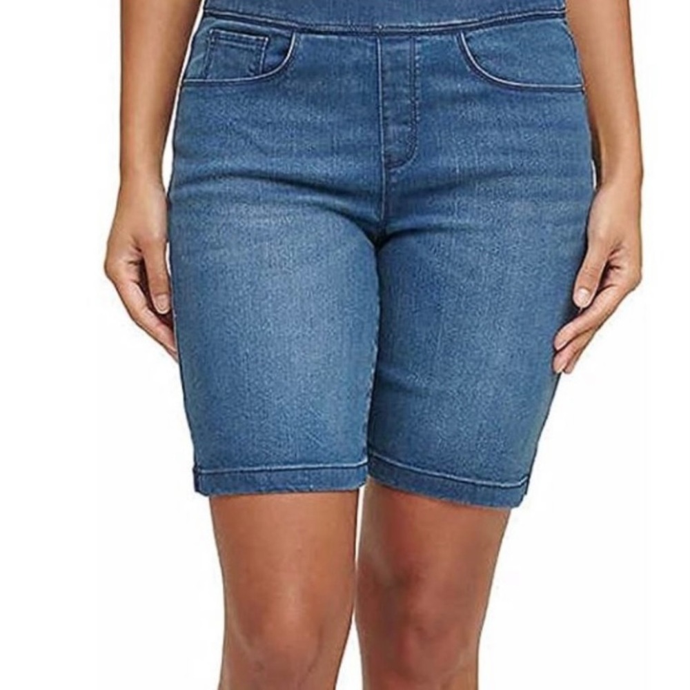 NWT DKNY Jeans  Bermuda Shorts